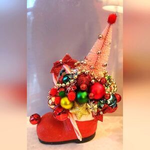 Vintage Mint '50s Ceramic Santa Boot w/Vintage Ornaments/Tree Centerpiece 9"x5"